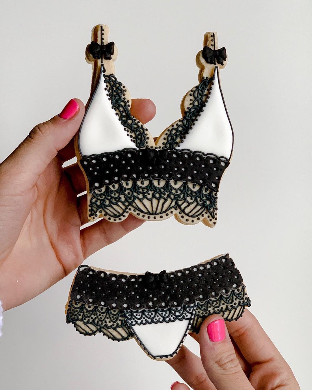 网红内衣巧克力装饰